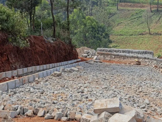 What Is the Difference Between Murram Roads and Tarmac Roads in Kenya?